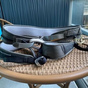 Black Diamond climbing harness, XL w/ carabiner